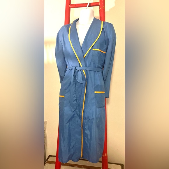 MCKENZIE IMPERIAL Vintage Blue Perma Press Light Weight Robe X Size : Medium - Picture 2 of 6